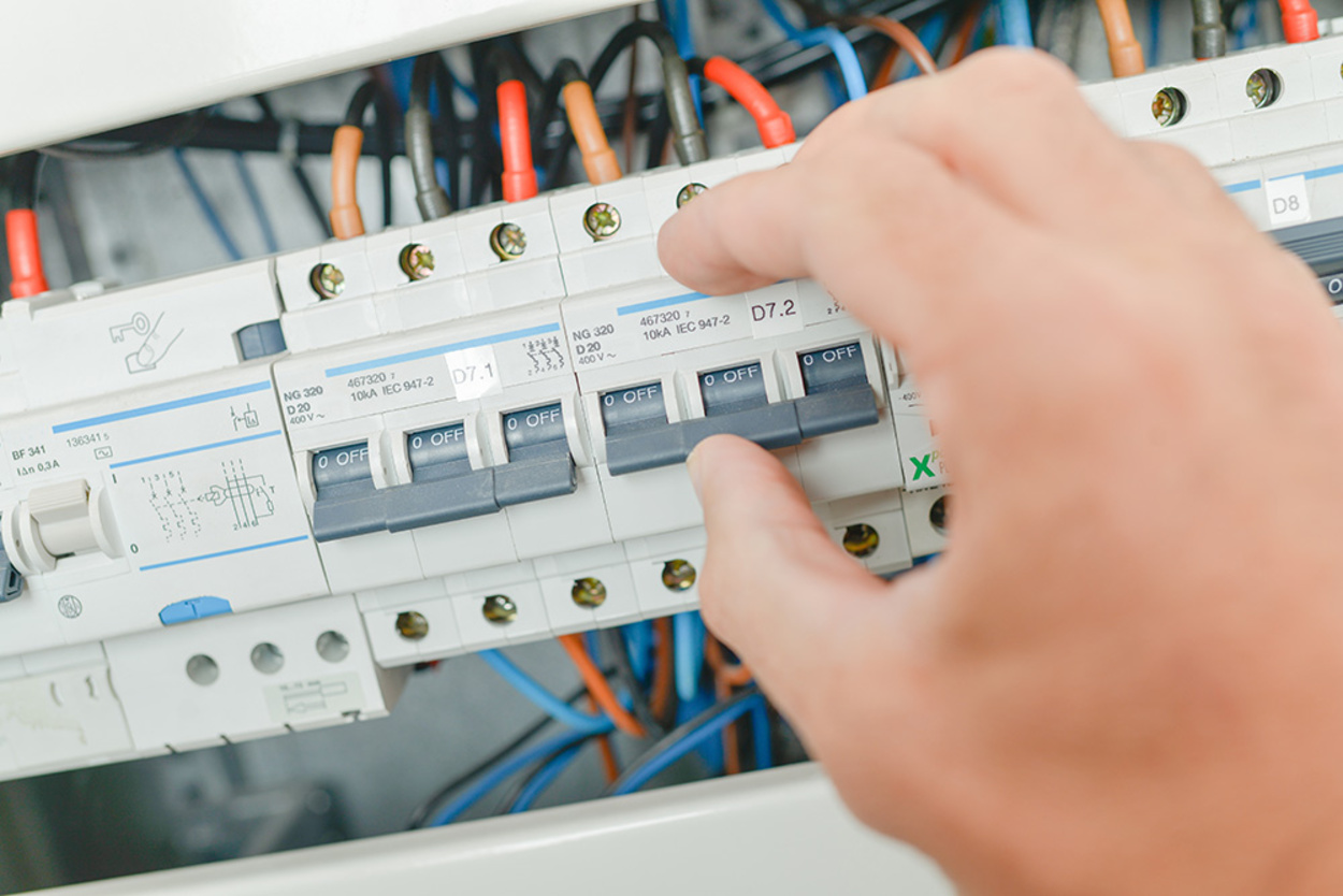 Schalt­schrank­bau bei Elektro Lehmann in Geslau
